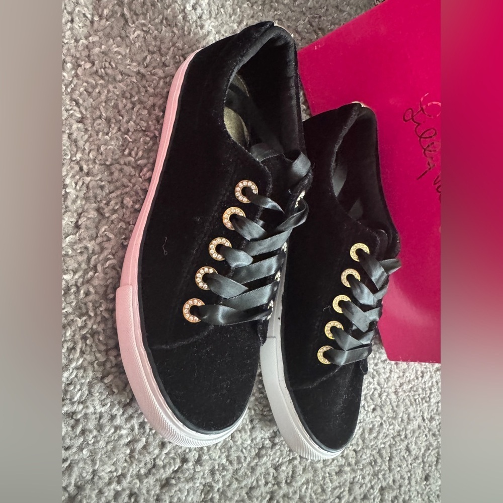 Lilly Pulitzer Black Velvet Ribbon Lace Low Top Lisa Sneakers-7 - Picture 4 of 8